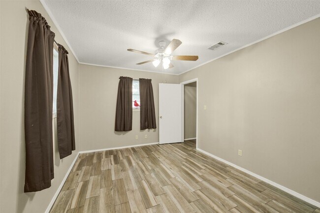 Building Photo - 23807 Red Oak Dr