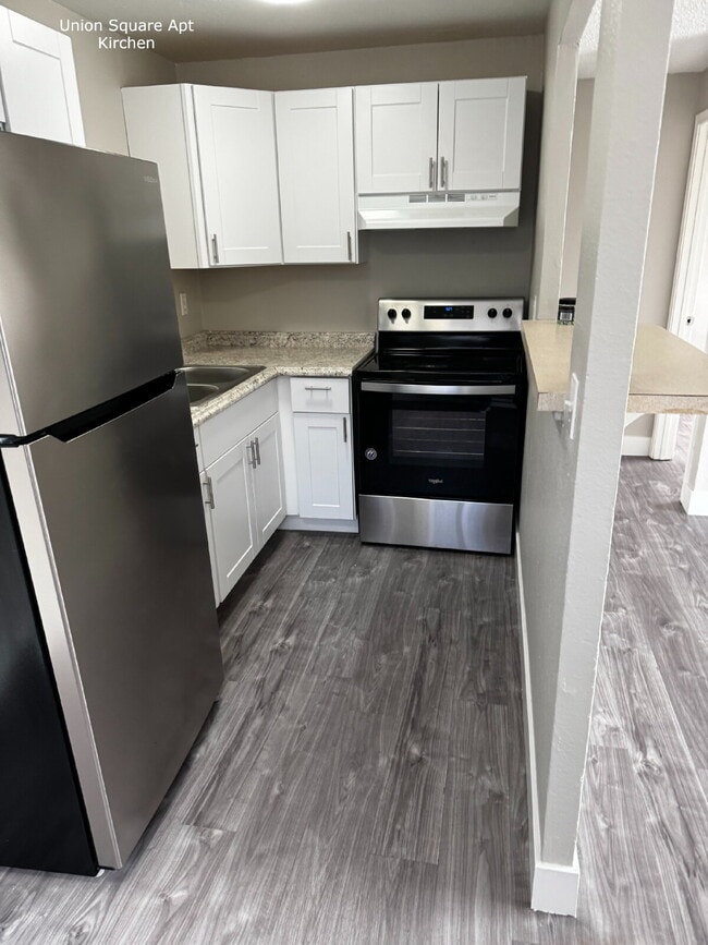 Building Photo - "Charming 1-Bedroom Retreat with Hardwood ...