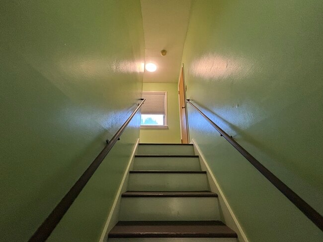 Building Photo - 1043 College Ln