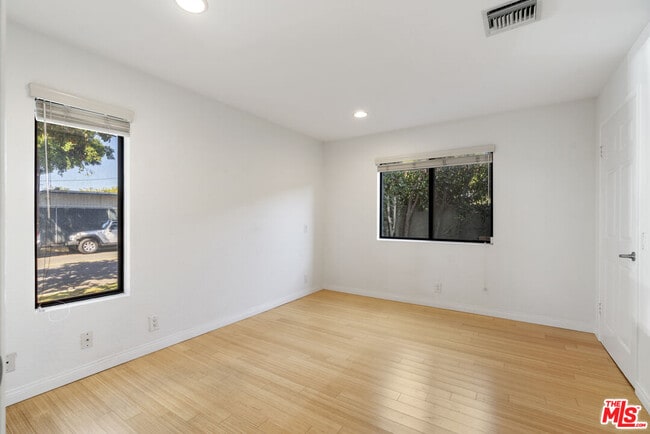 Building Photo - 3912 Girard Ave