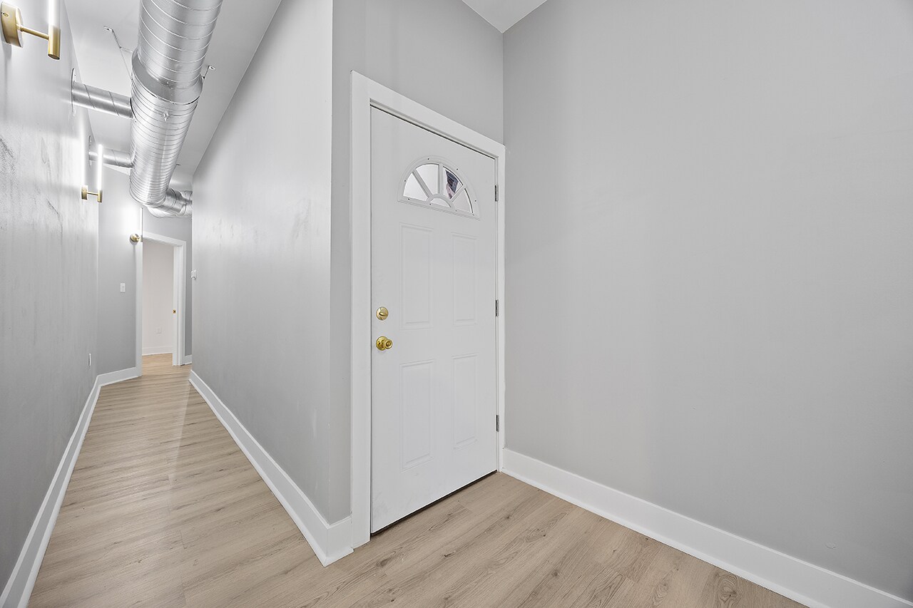 Building Photo - 1109 E Carson St