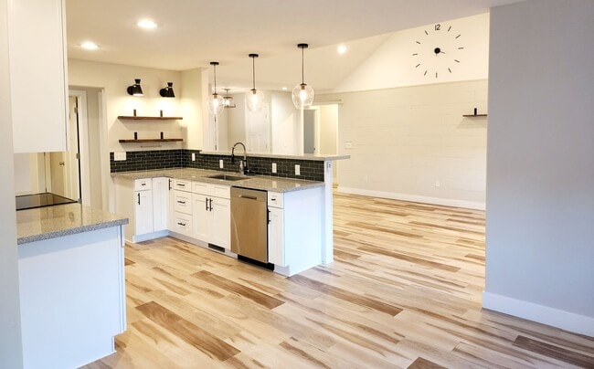 Building Photo - Pre-Leasing: Liberty Place Subdivision - R...