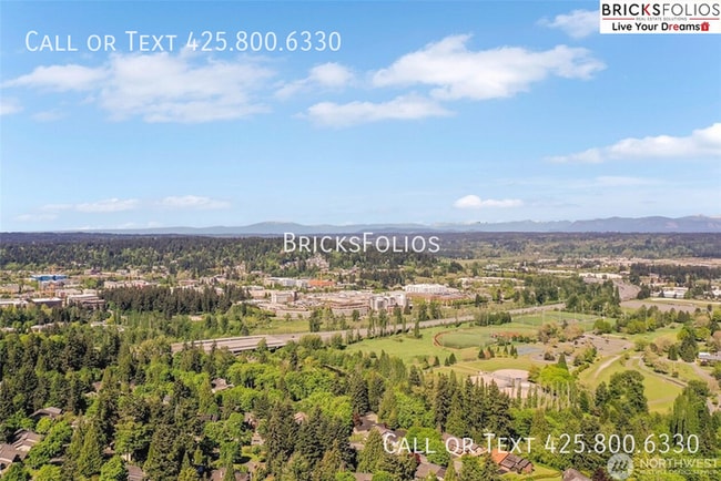 Building Photo - Remarkable Redmond Home - Walk to Microsoft and Parks!