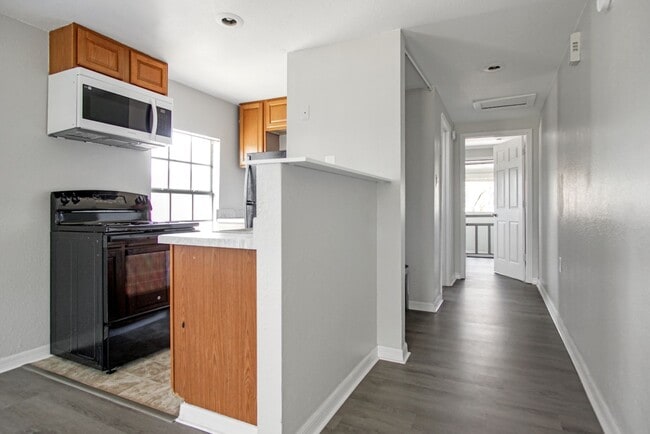 Building Photo - 1002 Avenue E