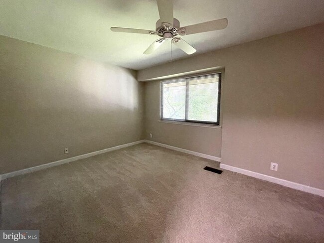 Building Photo - 2661 Glengyle Dr
