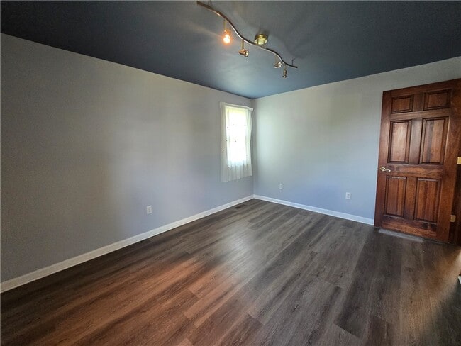 Building Photo - 237 Countess Dr