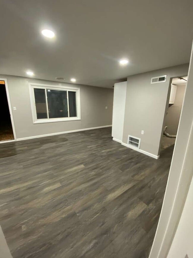 Building Photo - 4095 Sleepy Hollow Rd