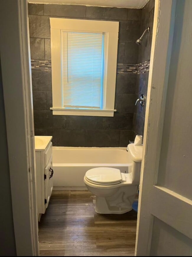 Building Photo - Cozy 2 bedroom 1 bath