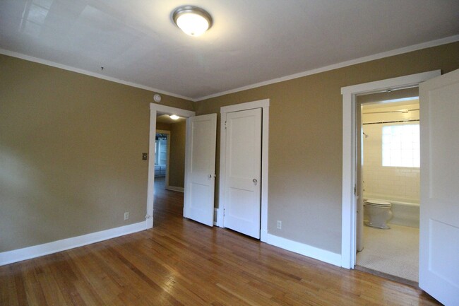 Building Photo - 1/2 Month FREE On This Beautiful 3 Bedroom...