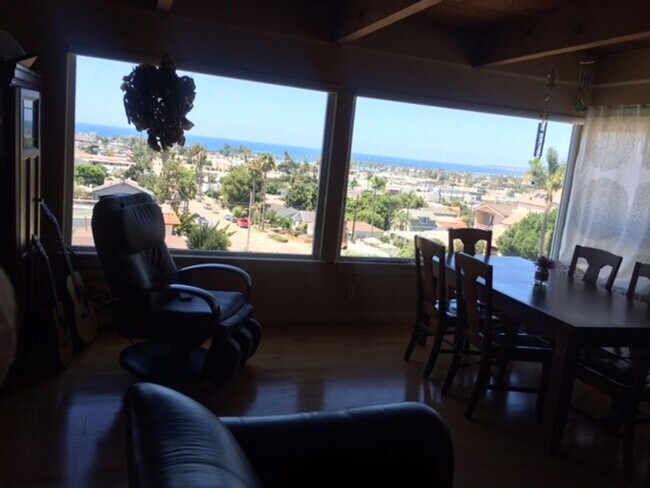 Building Photo - Luxury Home with Amazing Ocean Views