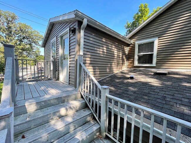 Building Photo - 212 E Washington St