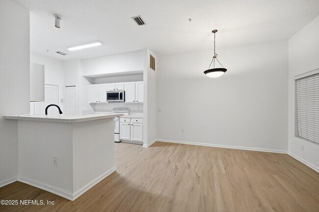 Building Photo - 6081 Maggies Cir