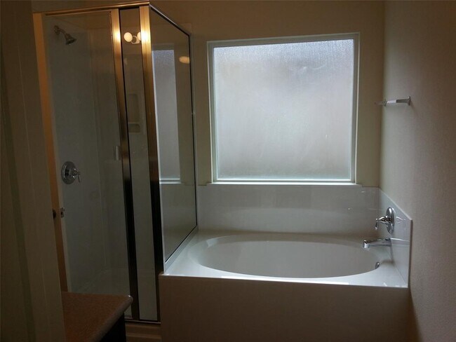 Building Photo - 2504 McDonald Way