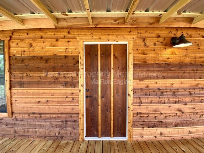 Building Photo - 624 Deer Creek Dr W