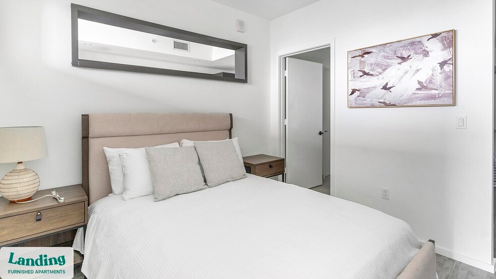 Building Photo - 301 SW 1st Ave