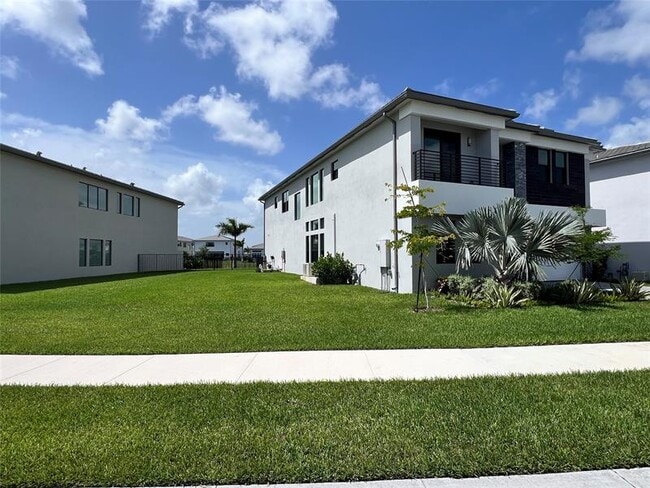 Building Photo - 8299 Essex Country Clb Dr