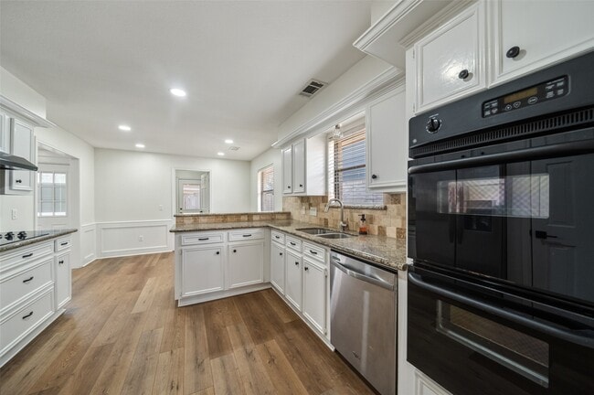 Building Photo - 3518 Cave Springs Dr