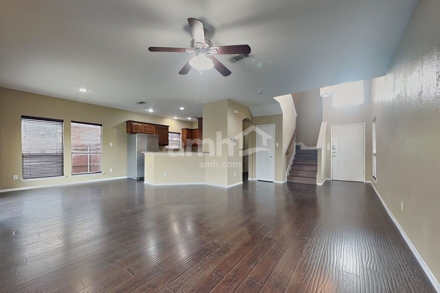 Building Photo - 6001 Melanie Dr