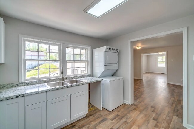 Building Photo - 316 N High St