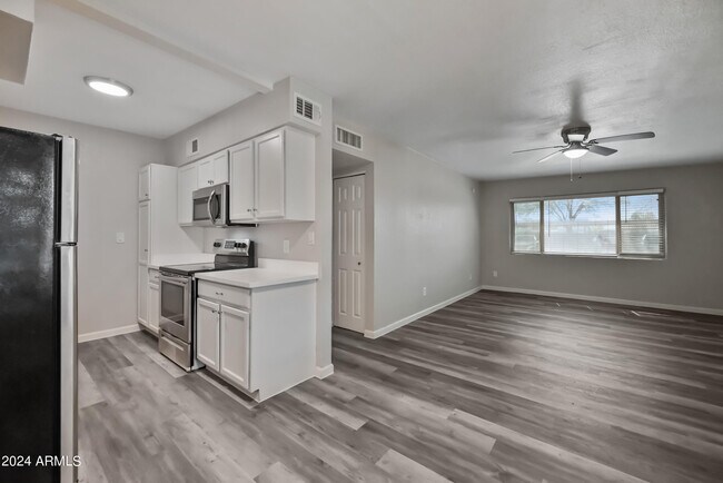 Building Photo - 1518 W Colter St