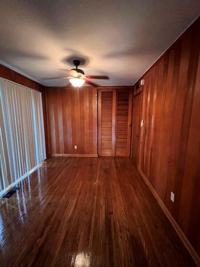 Building Photo - BELOW MARKET RENT!