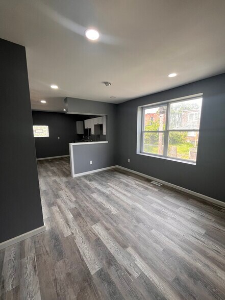 Building Photo - 5564 Hebert St