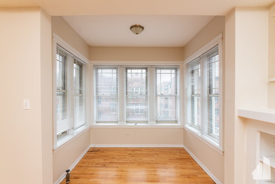 Building Photo - 7505 N Greenview Ave