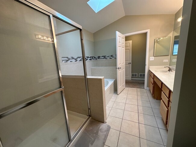 Building Photo - 13344 Forest Ridge Dr