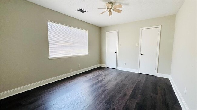 Building Photo - 10418 Towne Oak Ln