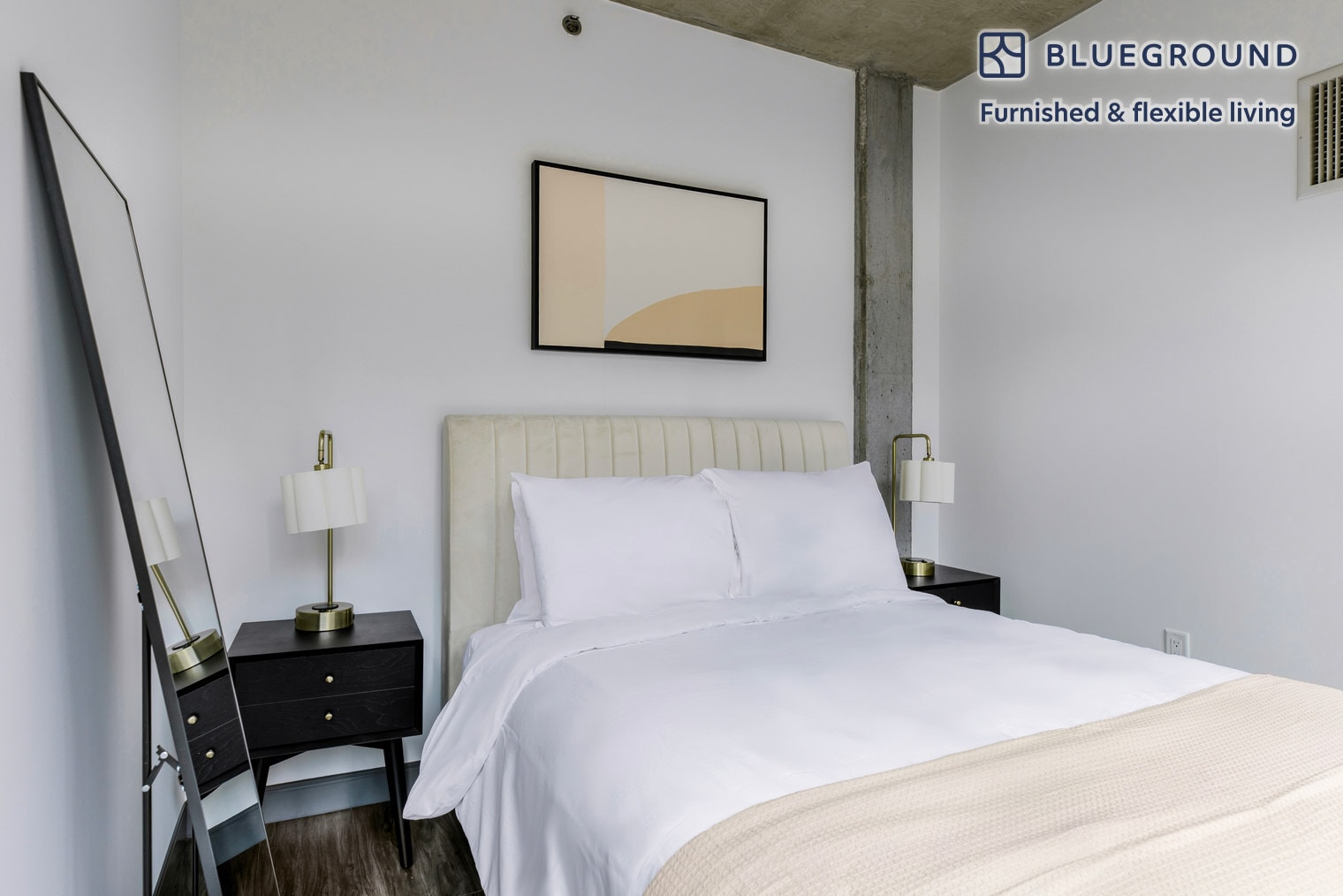 Building Photo - 215 W Lake St