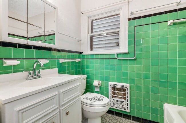 Building Photo - 1413 53rd St