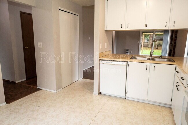 Building Photo - 13702 14th Ave S