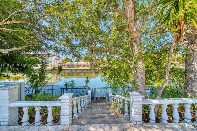 Building Photo - 1442 Coruna Ave