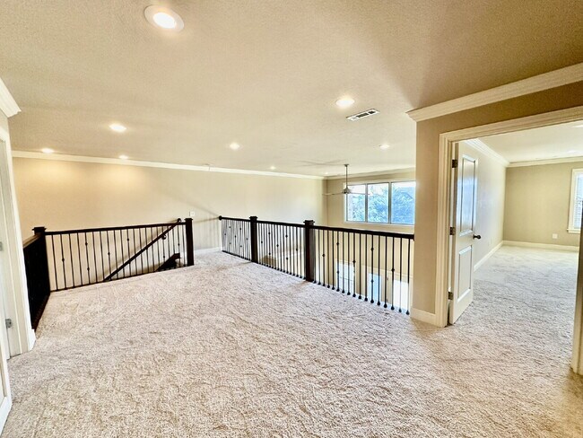 Building Photo - 6613 W Valley View Rd