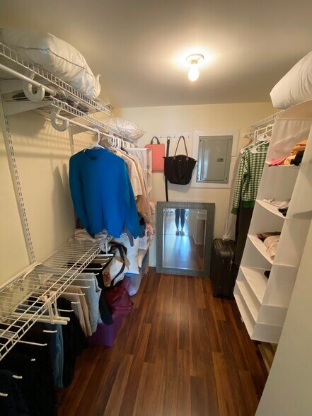 Walk-in Closet - 388 Great Rd