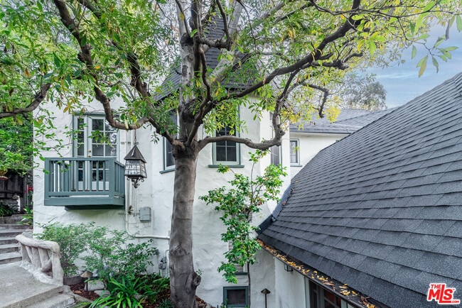 Building Photo - 8066 Woodland Ln