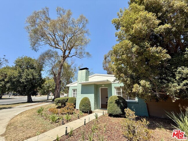 Building Photo - 5530 Village Green