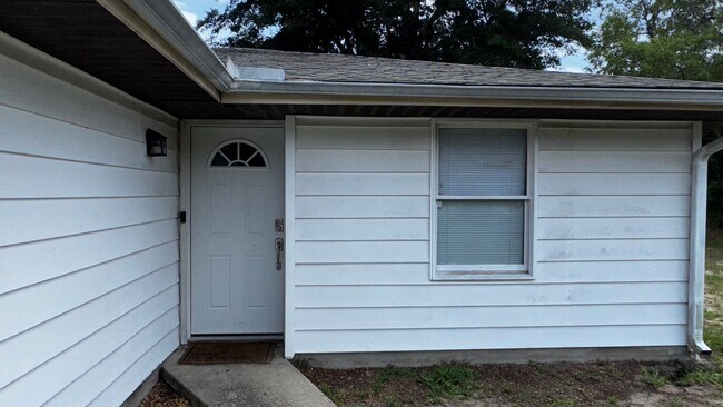Building Photo - Cozy & Private 3-Bedroom Duplex Rental in Ocala