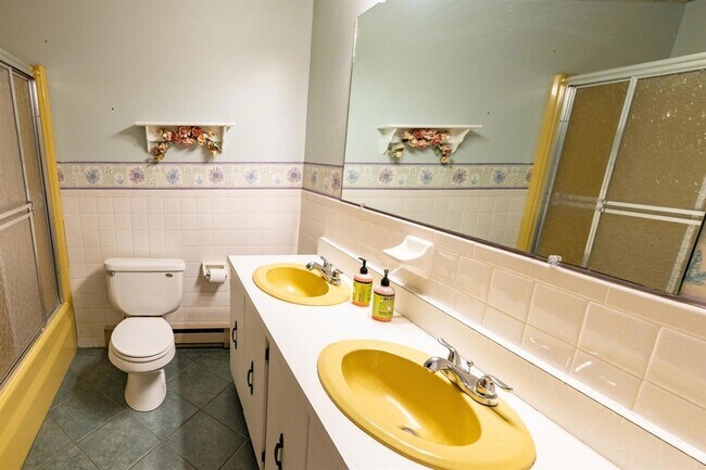 Building Photo - 18 Bunker Ln