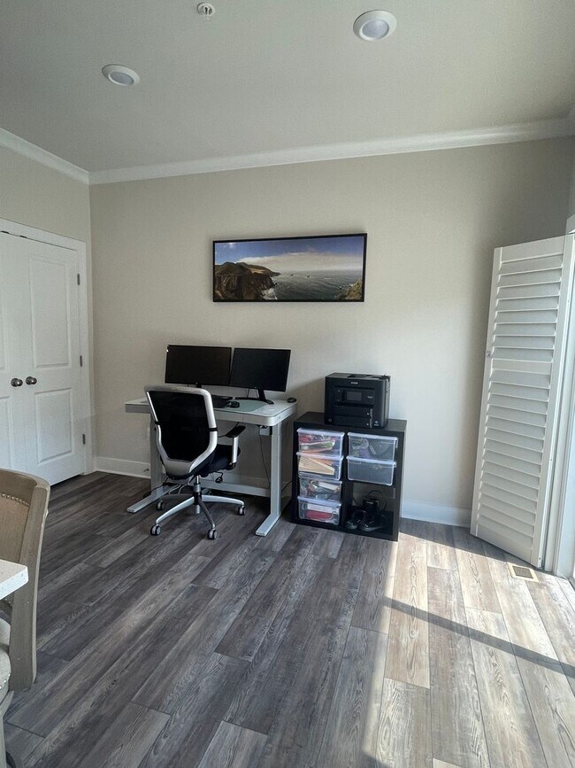 Building Photo - FOUR LEVEL TOWNHOUSE IN DOWNTOWN CROWN, 2 ...
