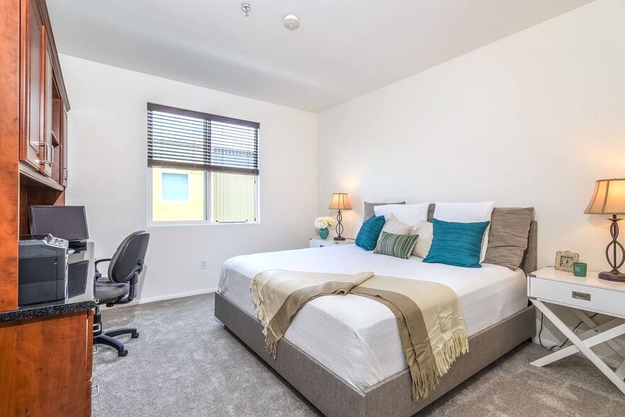 Building Photo - 4060 Glencoe Ave