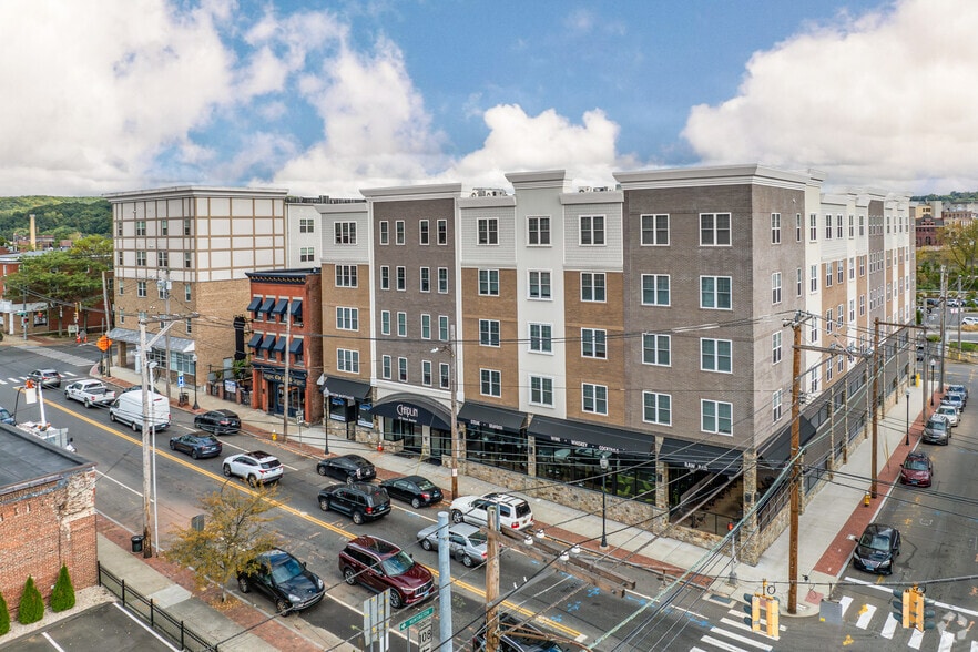 Primary Photo - Bridge Street Commons