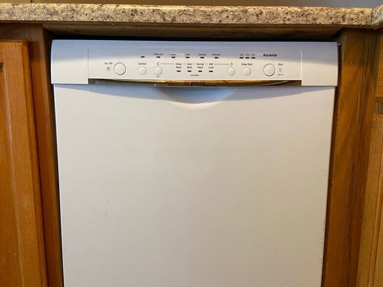 Building Photo - 2693 E Oakleaf Dr