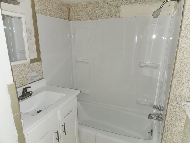 Building Photo - 1122 Larchmont Ave