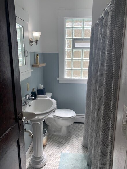 Bathroom - 9 Bewley Pkwy