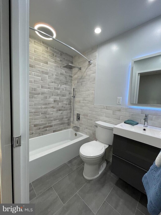 Building Photo - 519 G St SW