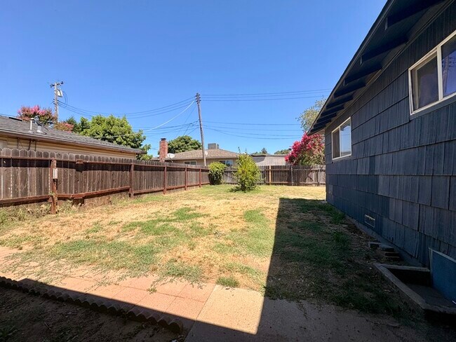 Building Photo - Great Single Story For Rent in Rio Linda CA! 3 Bedroom 1 Bathroom with large backyard