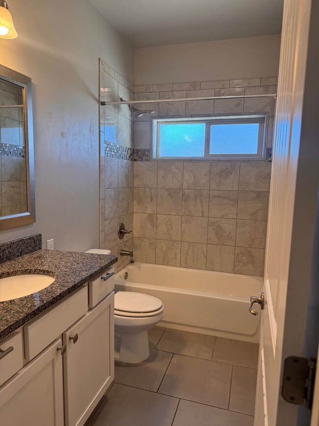 Building Photo - Beautiful Home in Great Location-, $500 off first months rent