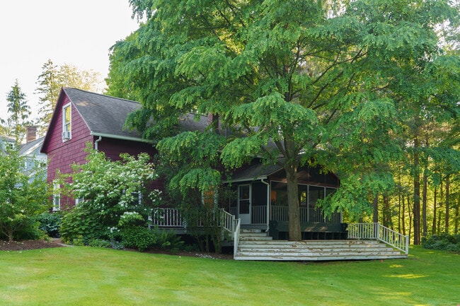 Building Photo - 45 Taconic Ave