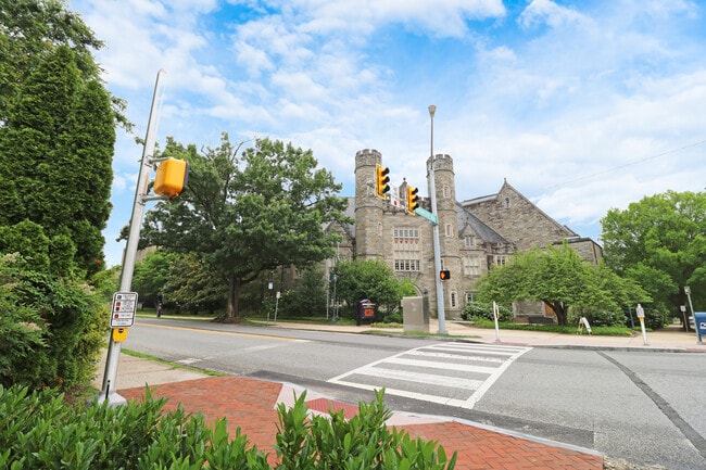 Building Photo - 609 S High St